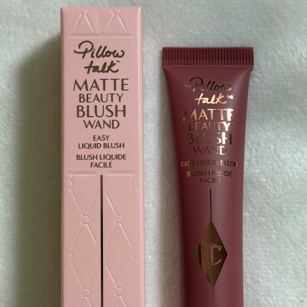 Charlotte Tilbury Matte Beauty Blush Wand in Pillow Talk - Picture 2 of 8